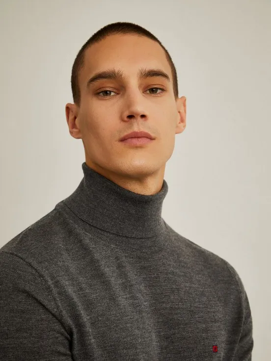 100% wool turtleneck sweater