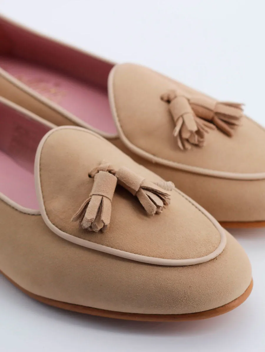 Mocasines de mujer Nervi ante taupe con adorno de borlas