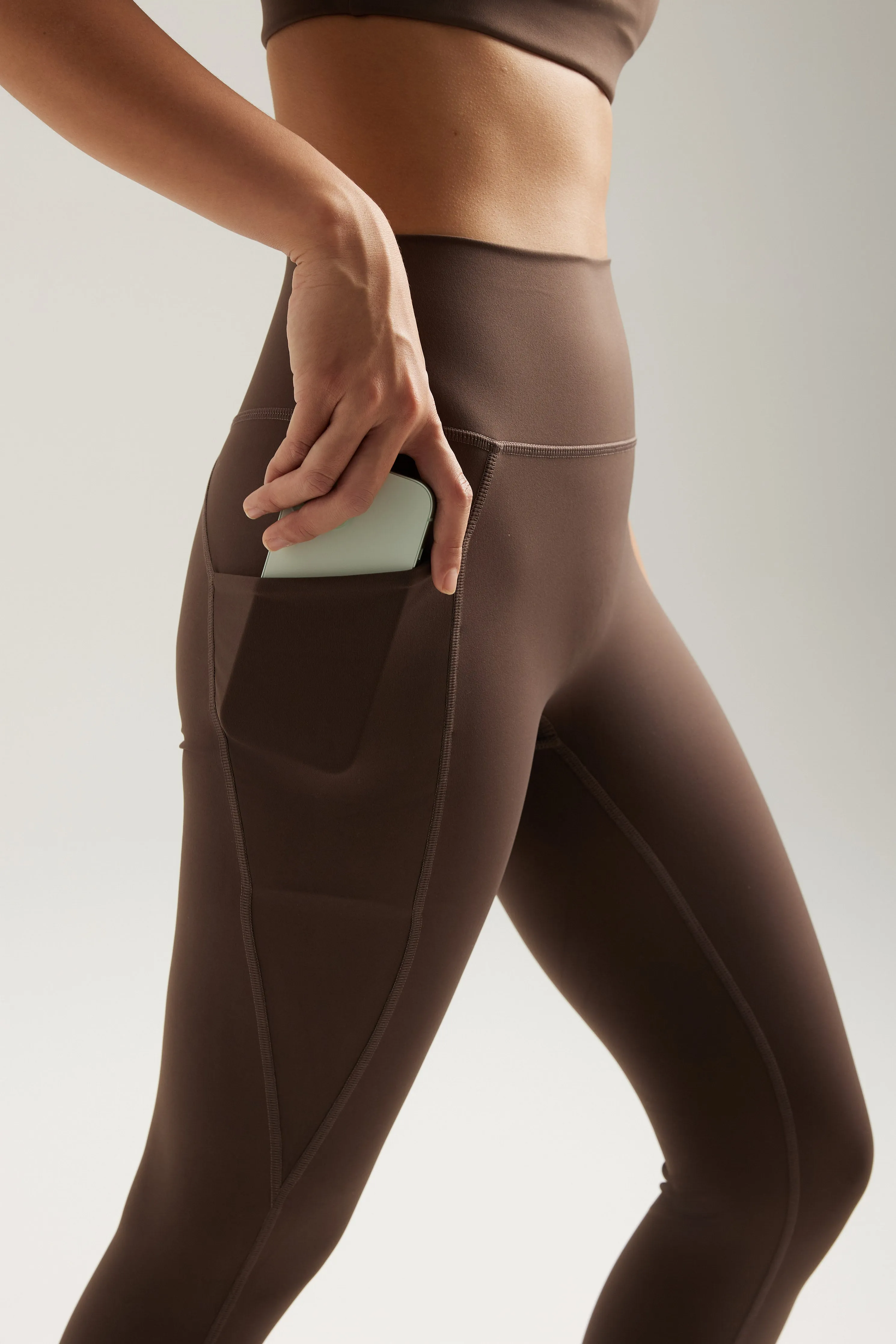 Pocket Leggings (Full 24) in Espresso