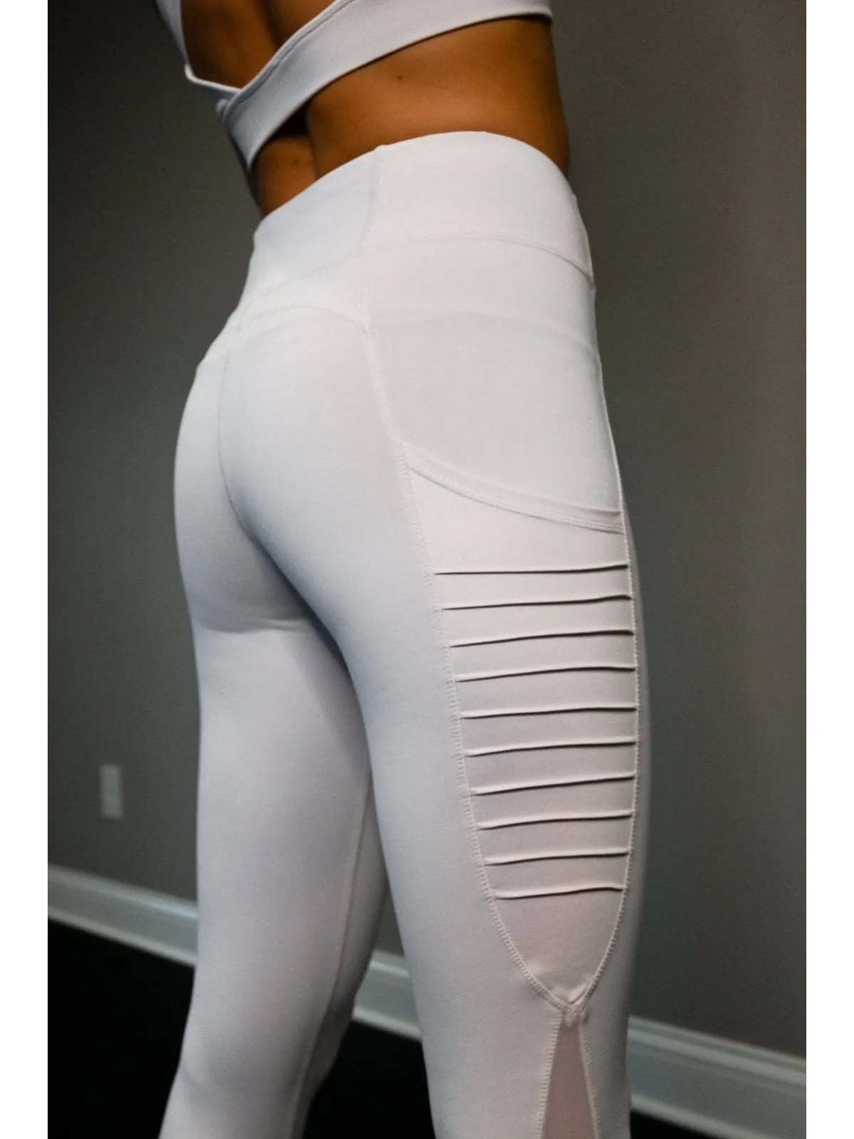 Ribbed Splice Mesh Pocket Leggings