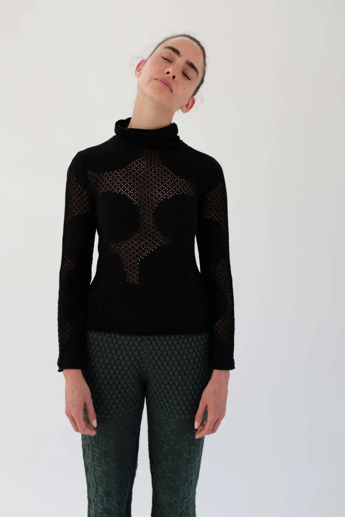 Shell Lace Turtleneck - Black