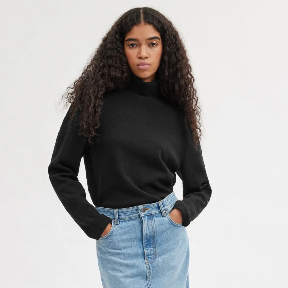 SIGNATURE TURTLENECK