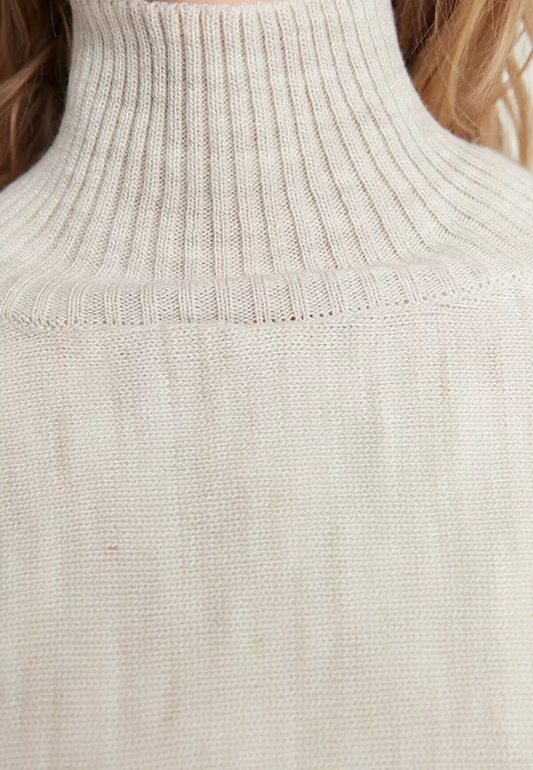 Trendyol Cropped Turtleneck Sweater