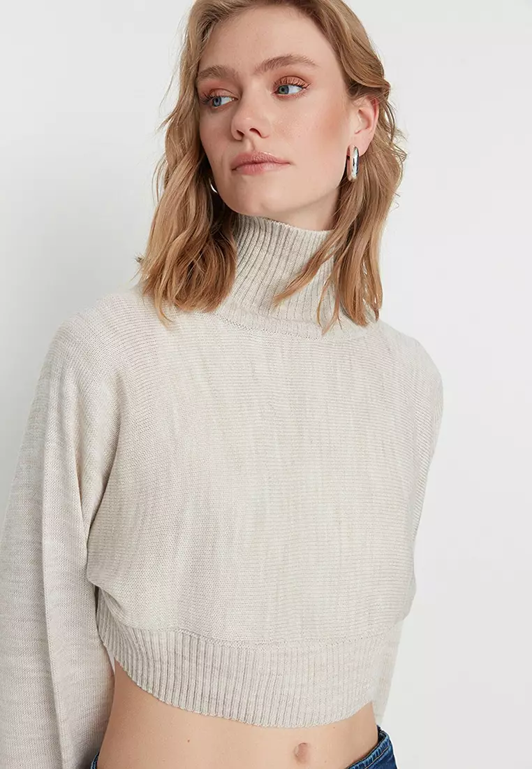 Trendyol Cropped Turtleneck Sweater