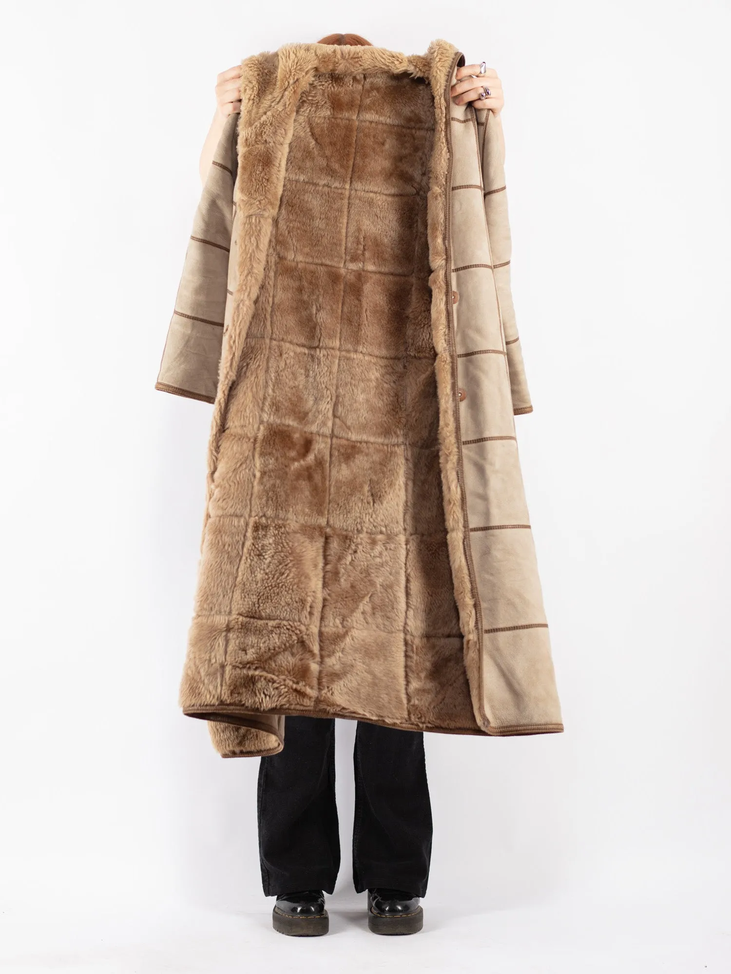 Vintage 80's Women Hooded Sheepskin Coat in Beige