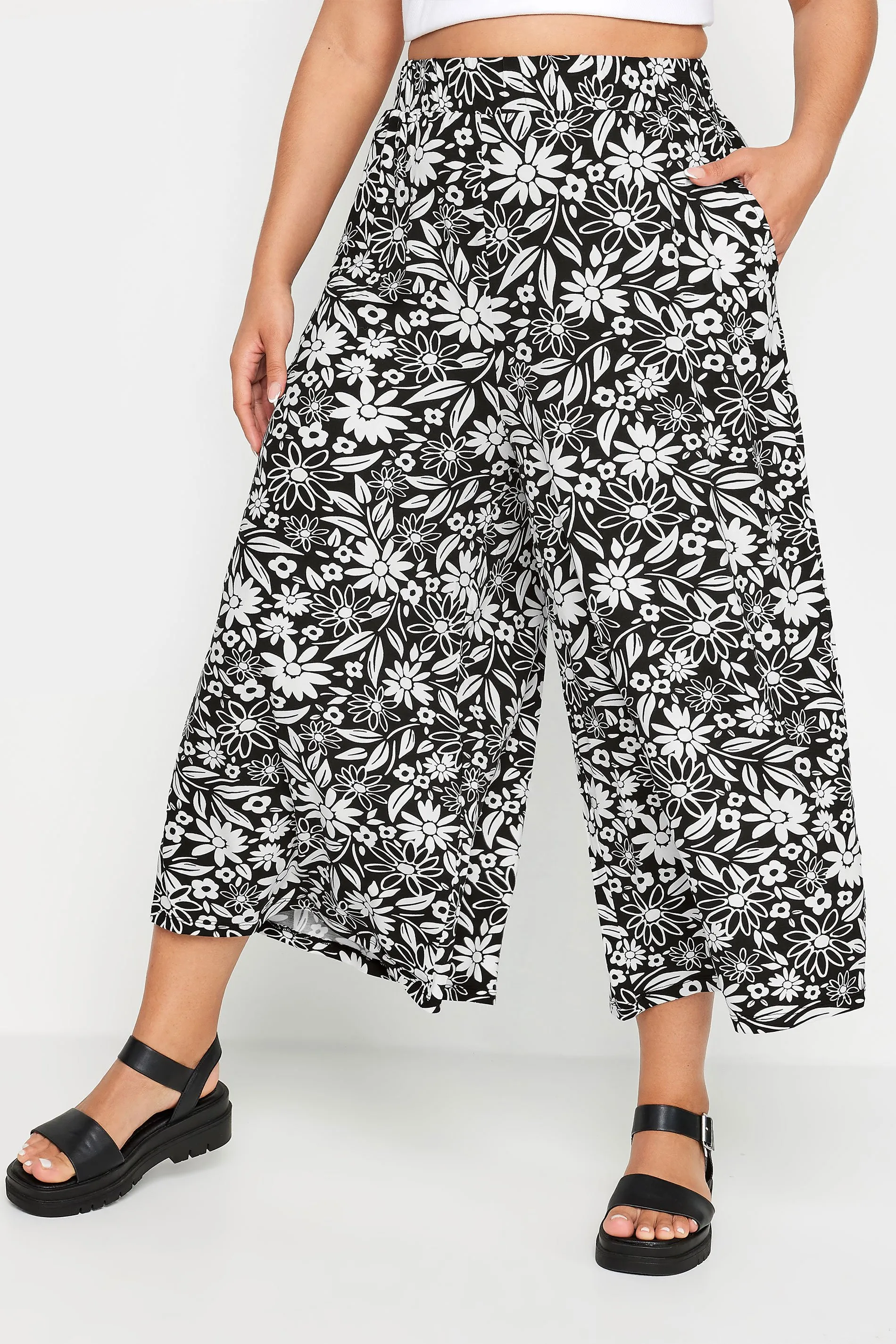 YOURS Curve Black & White Floral Print Midaxi Culottes