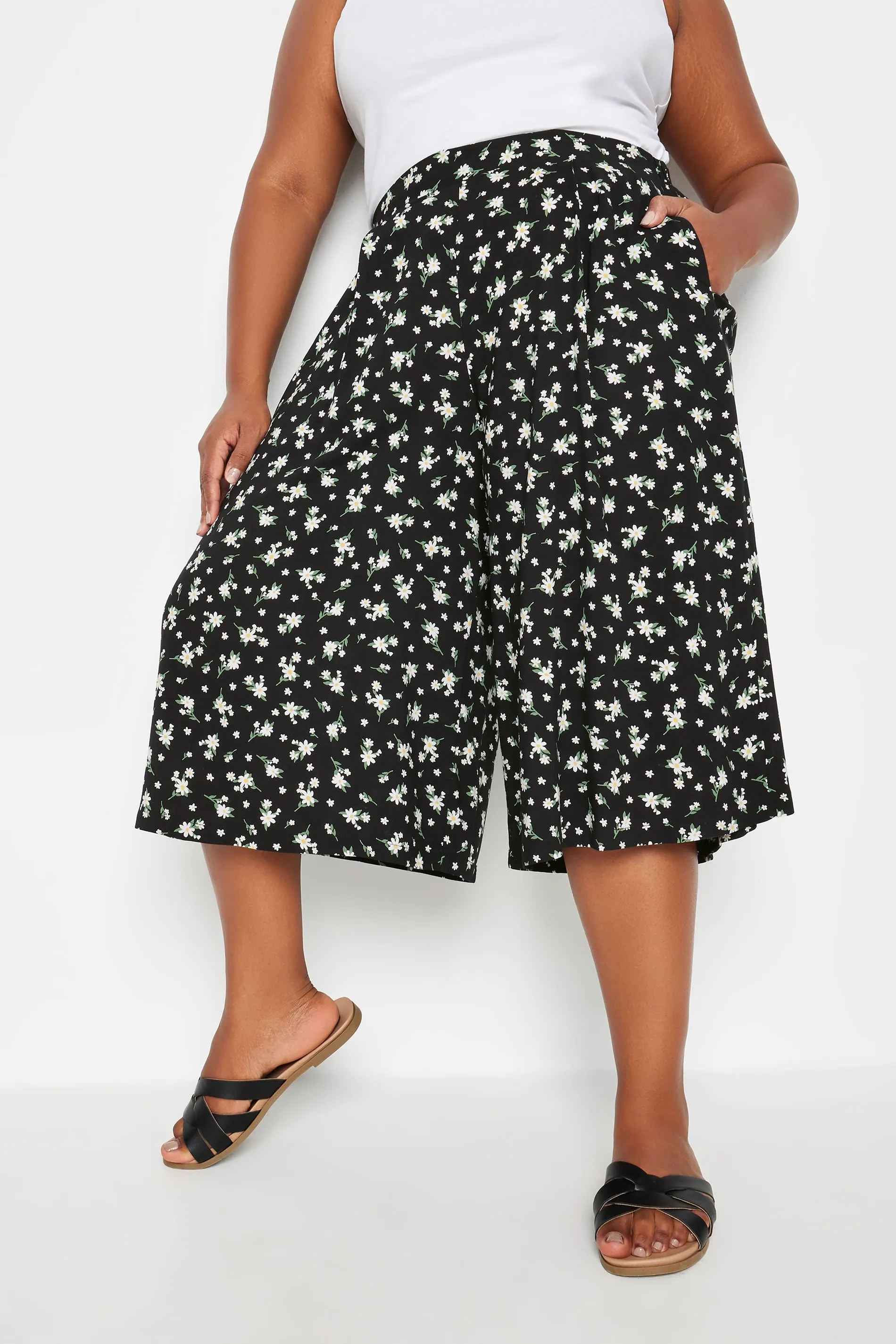 YOURS Curve Black Daisy Print Culottes